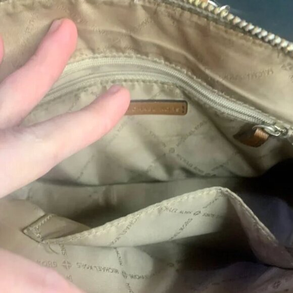 Women’s Michael Kors purse - Picture 2 of 4